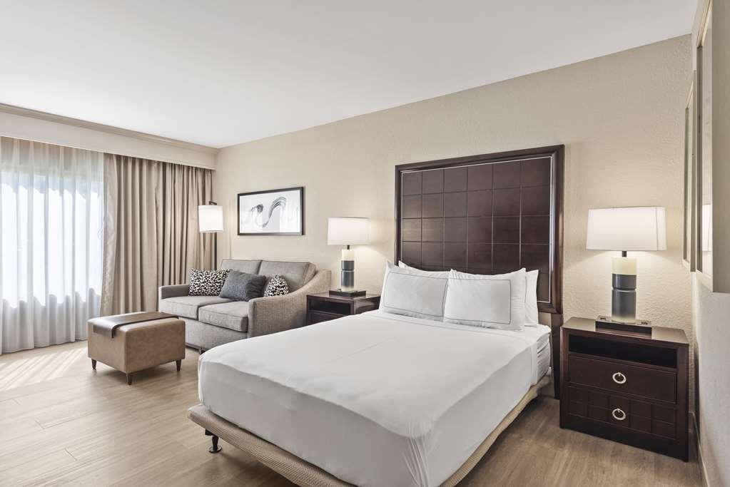 Hotel Doubletree By Hilton Columbus Habitación foto