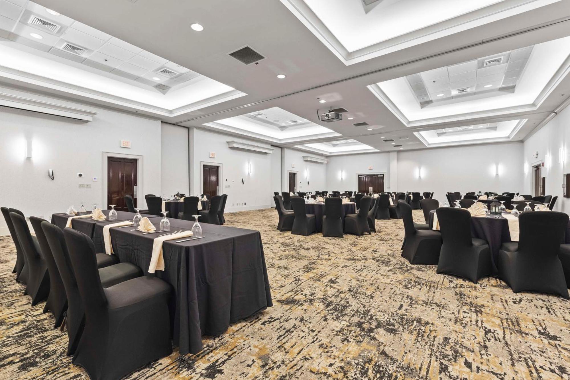 Hotel Doubletree By Hilton Columbus Exterior foto