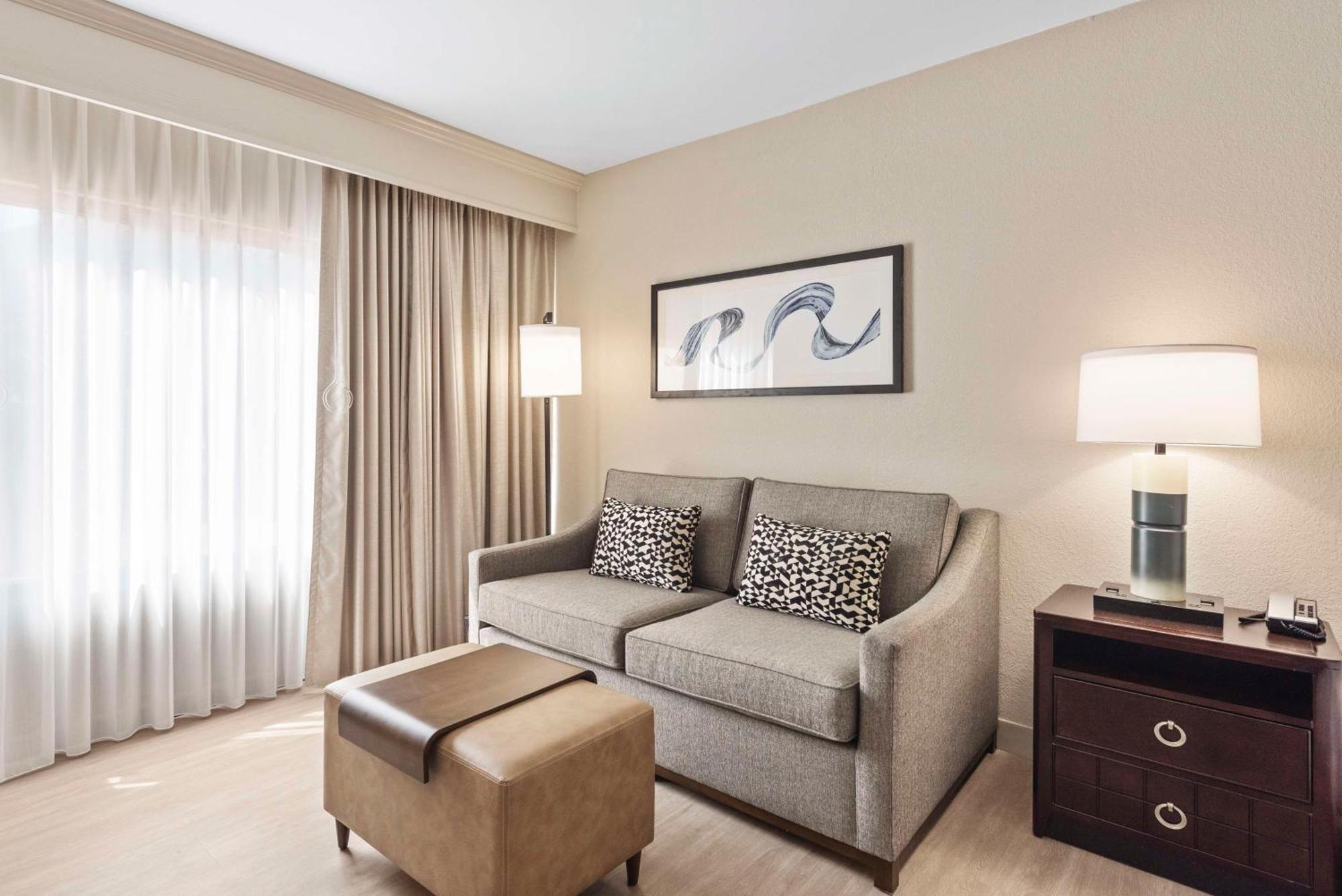 Hotel Doubletree By Hilton Columbus Exterior foto