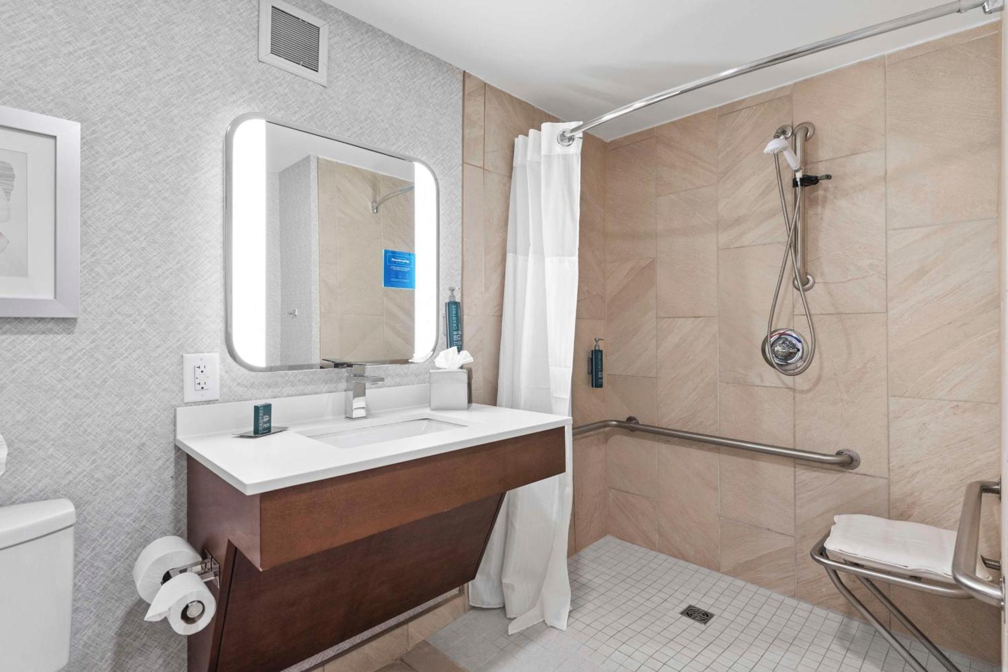 Hotel Doubletree By Hilton Columbus Exterior foto